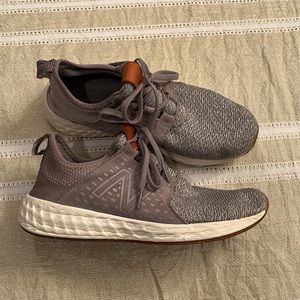 New balance size 8 tennis shoes. Great condition.